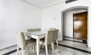 Luminoso y espacioso apartamento en venta, a poca distancia de Puerto Banús, todos los servicios y la playa - Nueva Andalucía, Marbella 17980 