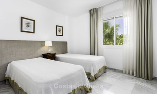 Luminoso y espacioso apartamento en venta, a poca distancia de Puerto Banús, todos los servicios y la playa - Nueva Andalucía, Marbella 17984 