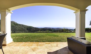 Acogedora villa de estilo tradicional, en un oasis natural, con increíbles vistas al mar y a la montaña en venta, Benahavis - Marbella 18034 