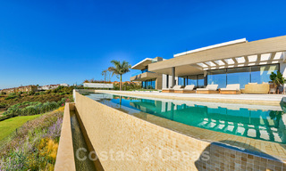 Una obra maestra única, villa de lujo moderna con impresionantes vistas al mar a la venta, en primera línea de golf en un resort de primera clase, Benahavis - Marbella 36661 