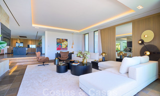 Una obra maestra única, villa de lujo moderna con impresionantes vistas al mar a la venta, en primera línea de golf en un resort de primera clase, Benahavis - Marbella 36681 