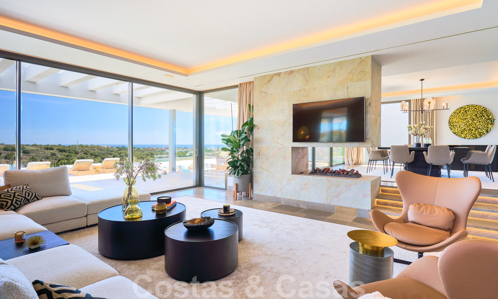 Una obra maestra única, villa de lujo moderna con impresionantes vistas al mar a la venta, en primera línea de golf en un resort de primera clase, Benahavis - Marbella 36686