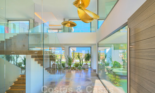 Una obra maestra única, villa de lujo moderna con impresionantes vistas al mar a la venta, en primera línea de golf en un resort de primera clase, Benahavis - Marbella 36691 