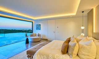 Una obra maestra única, villa de lujo moderna con impresionantes vistas al mar a la venta, en primera línea de golf en un resort de primera clase, Benahavis - Marbella 36715 