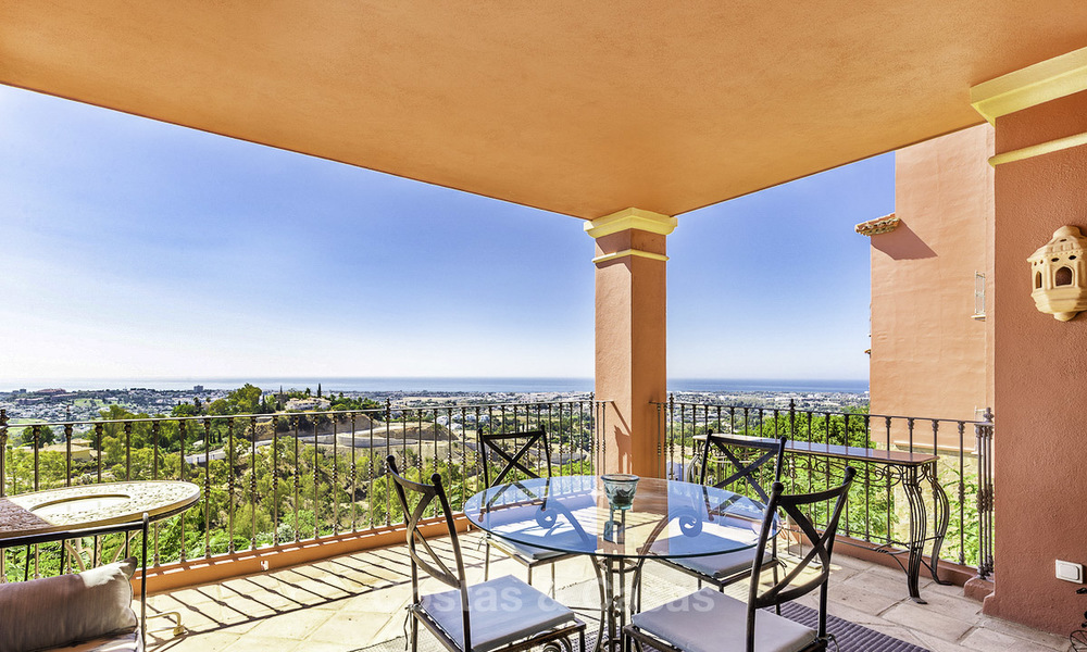 Amplio y acogedor apartamento con vistas panorámicas al mar en venta, Benahavis - Marbella 18358