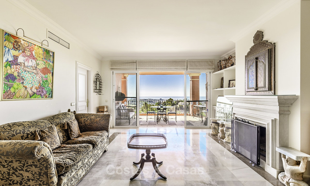 Amplio y acogedor apartamento con vistas panorámicas al mar en venta, Benahavis - Marbella 18359