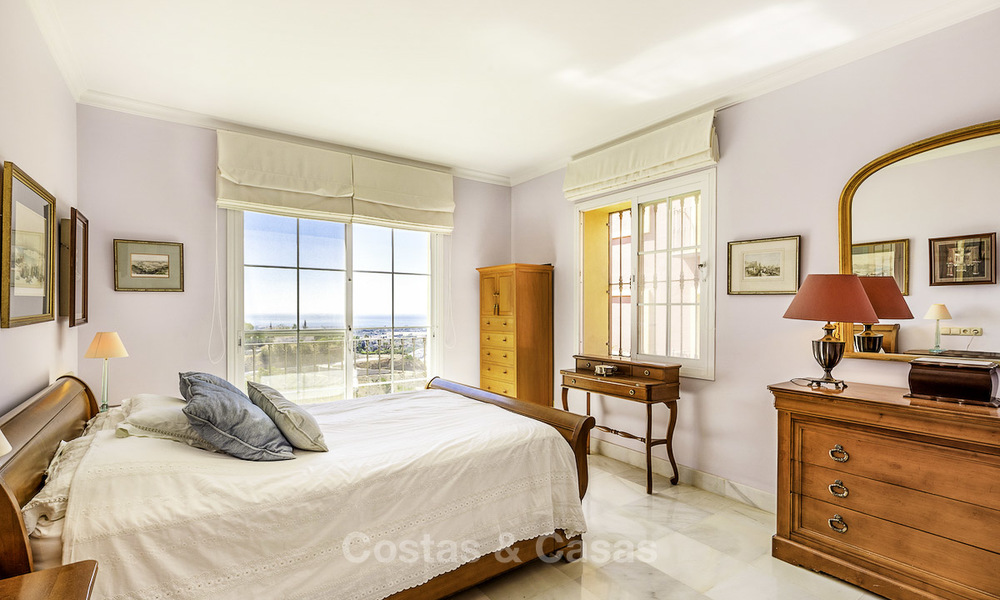 Amplio y acogedor apartamento con vistas panorámicas al mar en venta, Benahavis - Marbella 18362