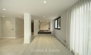 Villa moderna de lujo a la venta, lista para mudarse, Nueva Andalucía, Marbella 19255 