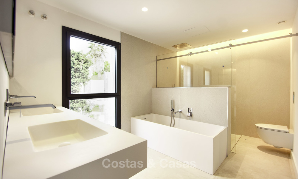 Villa moderna de lujo a la venta, lista para mudarse, Nueva Andalucía, Marbella 19268