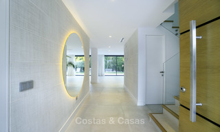 Villa moderna de lujo a la venta, lista para mudarse, Nueva Andalucía, Marbella 19277 