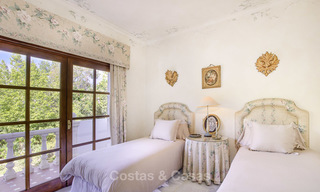 Encantadora villa rústica italiana en una doble parcela en venta, completamente renovada, Estepona East 19310 