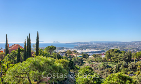 Encantadora villa andaluza renovada con impresionantes vistas al mar en venta en Estepona 19446