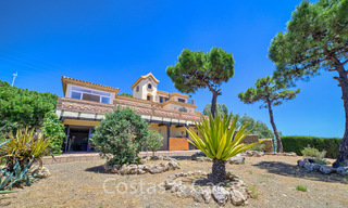 Encantadora villa andaluza renovada con impresionantes vistas al mar en venta en Estepona 19462 