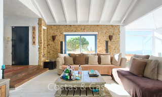 Encantadora villa andaluza renovada con impresionantes vistas al mar en venta en Estepona 19478 