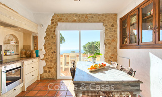Encantadora villa andaluza renovada con impresionantes vistas al mar en venta en Estepona 19483 
