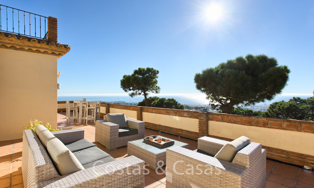 Encantadora villa andaluza renovada con impresionantes vistas al mar en venta en Estepona 19489
