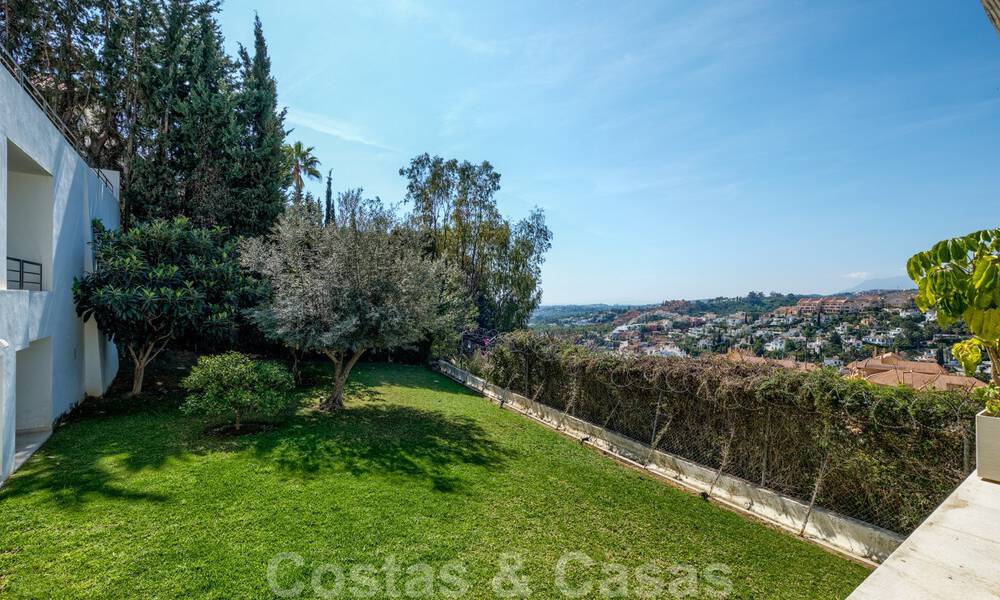 Villa andaluza totalmente renovada y redecorada en venta en las Colinas de Nueva Andalucía, Marbella 33624