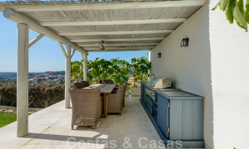 Villa andaluza totalmente renovada y redecorada en venta en las Colinas de Nueva Andalucía, Marbella 33627
