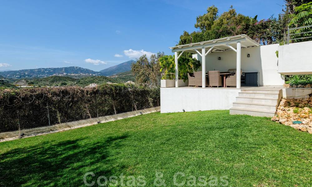 Villa andaluza totalmente renovada y redecorada en venta en las Colinas de Nueva Andalucía, Marbella 33628