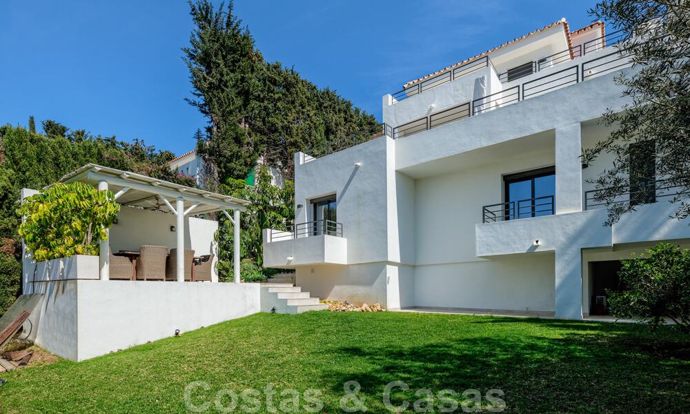 Villa andaluza totalmente renovada y redecorada en venta en las Colinas de Nueva Andalucía, Marbella 33630