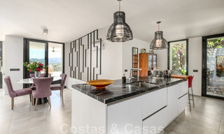 Villa andaluza totalmente renovada y redecorada en venta en las Colinas de Nueva Andalucía, Marbella 33638 