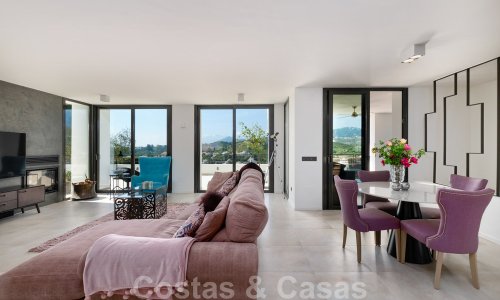 Villa andaluza totalmente renovada y redecorada en venta en las Colinas de Nueva Andalucía, Marbella 33639