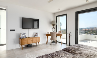 Villa andaluza totalmente renovada y redecorada en venta en las Colinas de Nueva Andalucía, Marbella 33644 