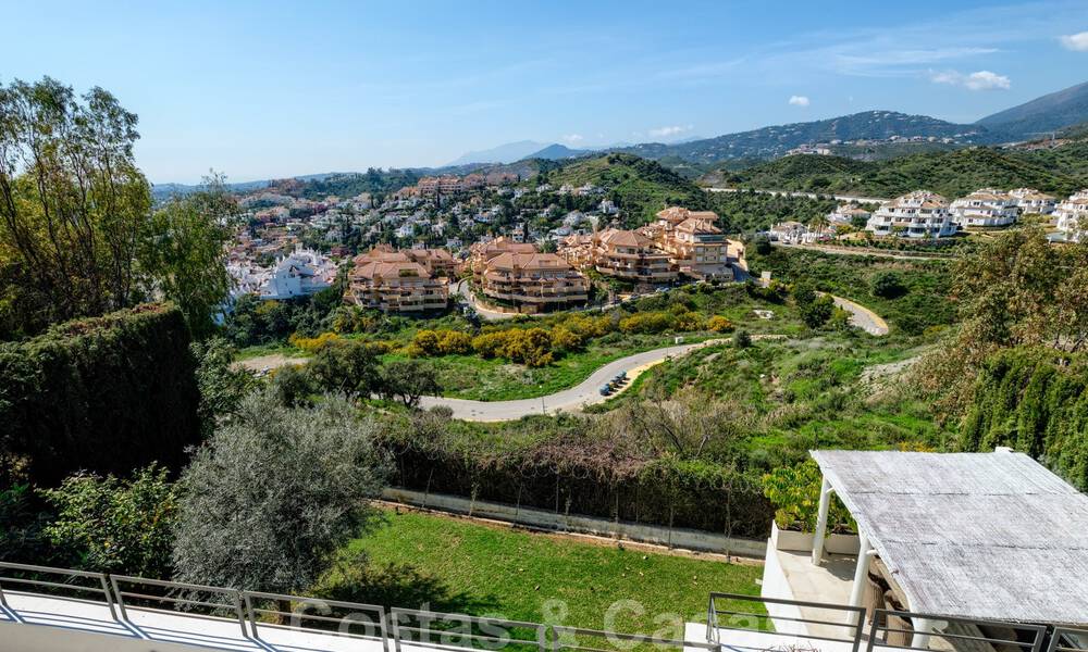 Villa andaluza totalmente renovada y redecorada en venta en las Colinas de Nueva Andalucía, Marbella 33650