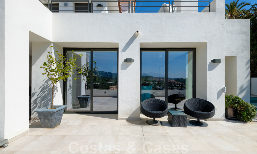 Villa andaluza totalmente renovada y redecorada en venta en las Colinas de Nueva Andalucía, Marbella 33654