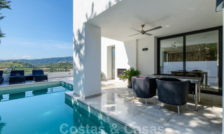 Villa andaluza totalmente renovada y redecorada en venta en las Colinas de Nueva Andalucía, Marbella 33656 