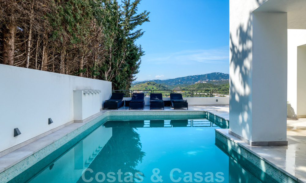 Villa andaluza totalmente renovada y redecorada en venta en las Colinas de Nueva Andalucía, Marbella 33657