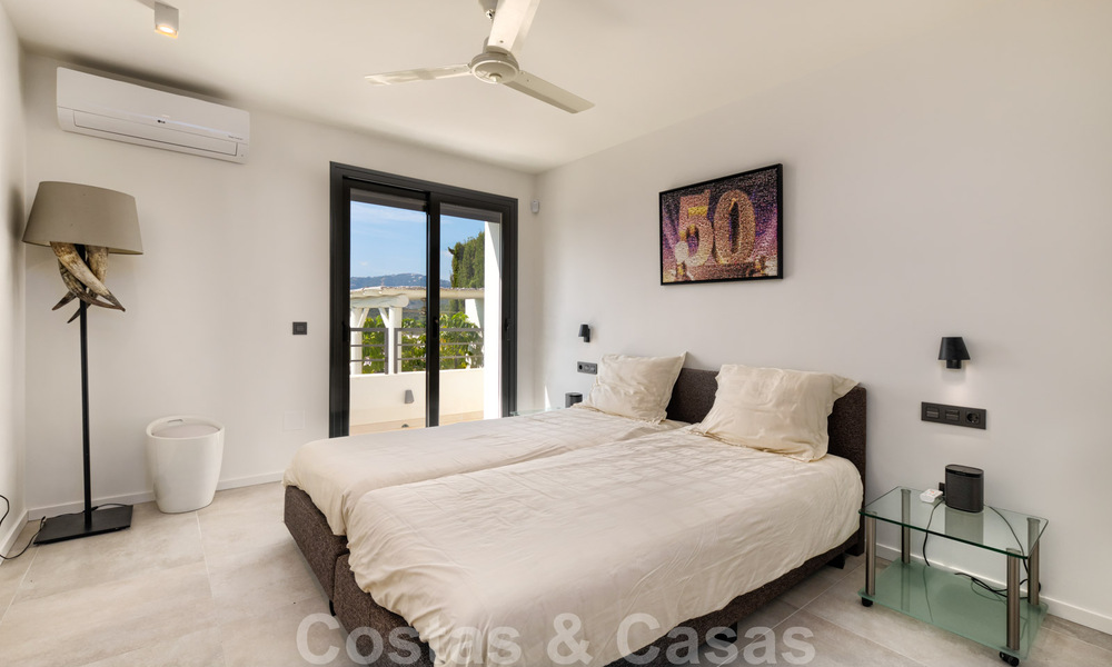 Villa andaluza totalmente renovada y redecorada en venta en las Colinas de Nueva Andalucía, Marbella 33663
