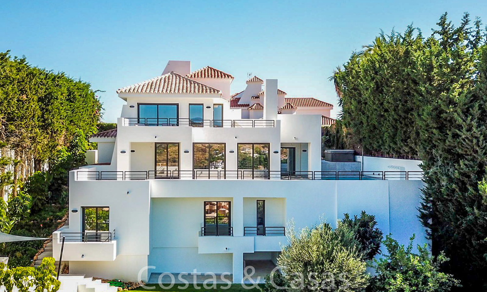 Villa andaluza totalmente renovada y redecorada en venta en las Colinas de Nueva Andalucía, Marbella 33671