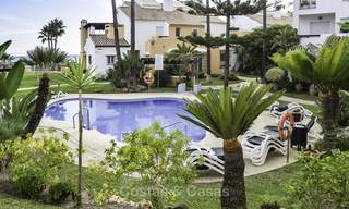 Atractivo apartamento en venta en un cuidado complejo frente a la playa, Marbella Este 19592 
