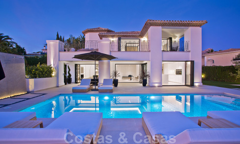 Encantadora villa de lujo completamente renovada con vistas al mar en venta, en un prominente complejo de golf en Nueva Andalucía, Marbella 19858