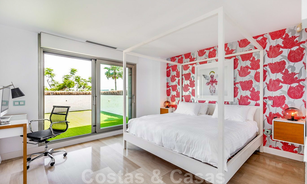 Amplio y moderno apartamento con vistas al mar y al golf en venta en Benahavis, Marbella 20009
