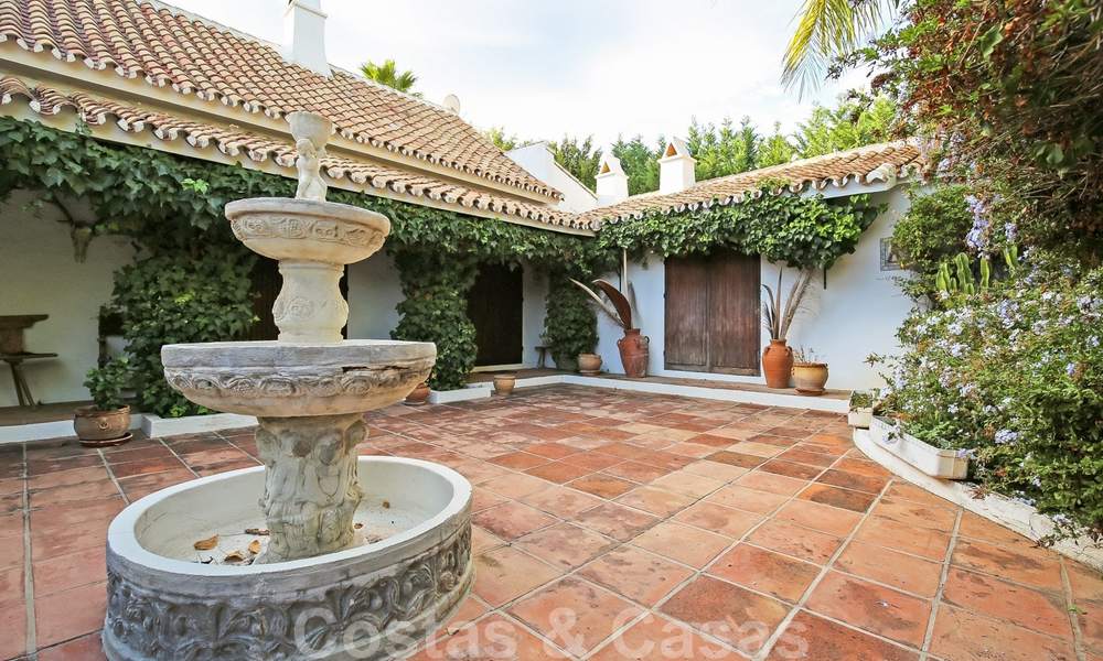 Se vende una encantadora y espaciosa villa de estilo rústico, a poca distancia de los servicios y del centro de San Pedro, Marbella 20624