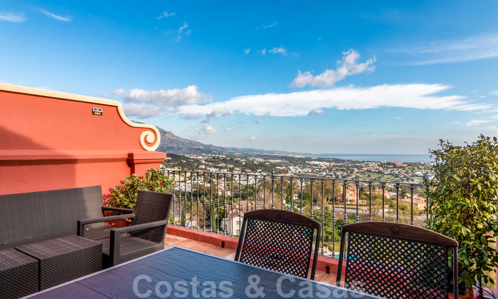 Prístino ático con vistas panorámicas al mar y a la montaña en venta en Benahavis, Marbella 20230