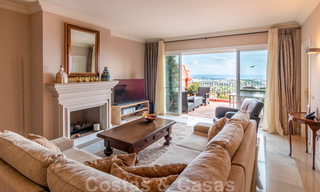 Prístino ático con vistas panorámicas al mar y a la montaña en venta en Benahavis, Marbella 20231 