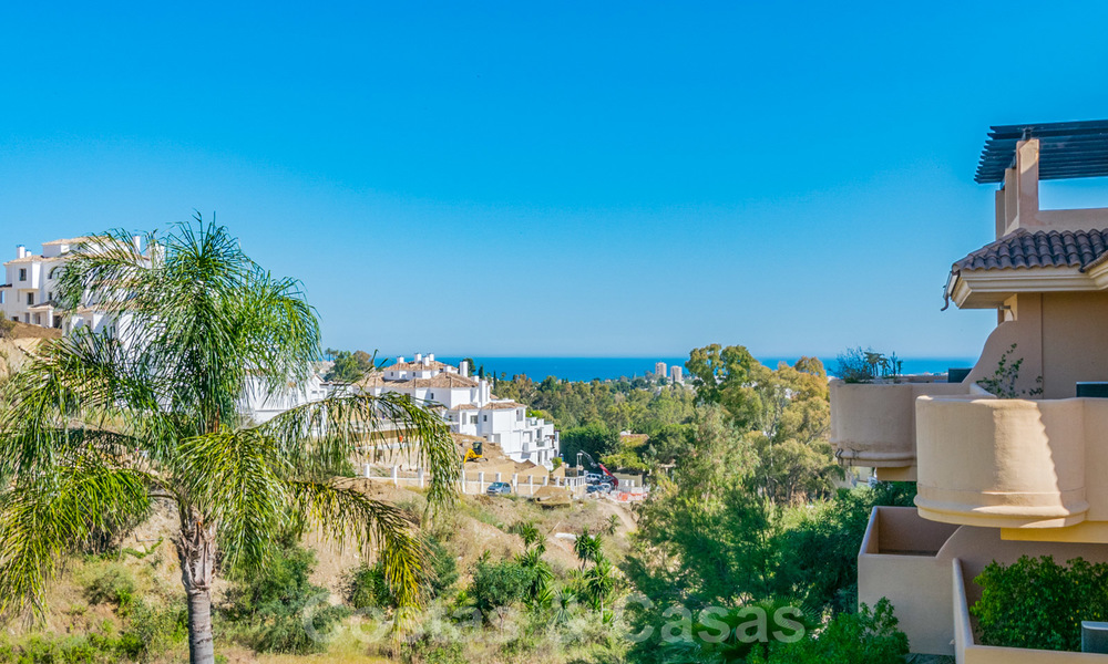 Hermoso apartamento con gran terraza y bonitas vistas al mar a la venta en un exclusivo complejo de lujo en Nueva Andalucía 20088