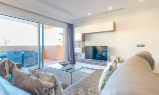 Hermoso apartamento con gran terraza y bonitas vistas al mar a la venta en un exclusivo complejo de lujo en Nueva Andalucía 20106 