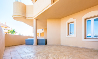 Hermoso apartamento con gran terraza y bonitas vistas al mar a la venta en un exclusivo complejo de lujo en Nueva Andalucía 20109 