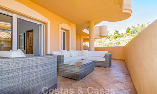 Hermoso apartamento con gran terraza y bonitas vistas al mar a la venta en un exclusivo complejo de lujo en Nueva Andalucía 20115 