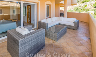 Hermoso apartamento con gran terraza y bonitas vistas al mar a la venta en un exclusivo complejo de lujo en Nueva Andalucía 20116 