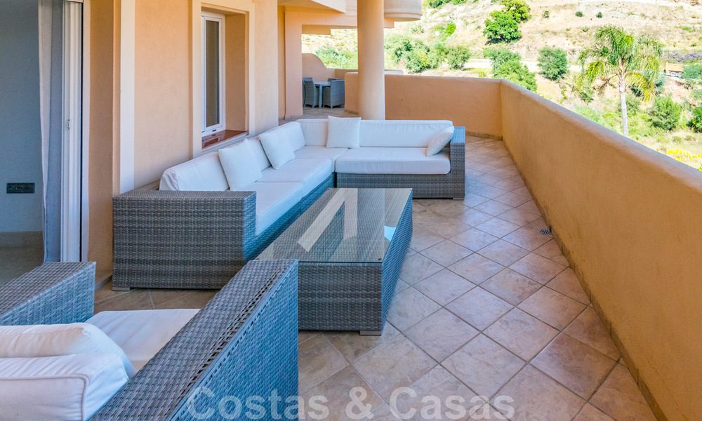 Hermoso apartamento con gran terraza y bonitas vistas al mar a la venta en un exclusivo complejo de lujo en Nueva Andalucía 20118