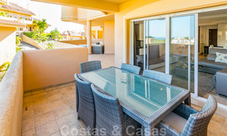 Hermoso apartamento con gran terraza y bonitas vistas al mar a la venta en un exclusivo complejo de lujo en Nueva Andalucía 20120 