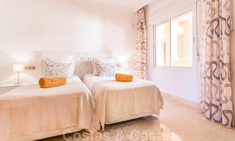 Hermoso apartamento con gran terraza y bonitas vistas al mar a la venta en un exclusivo complejo de lujo en Nueva Andalucía 20129