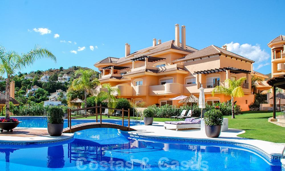 Hermoso apartamento con gran terraza y bonitas vistas al mar a la venta en un exclusivo complejo de lujo en Nueva Andalucía 20217