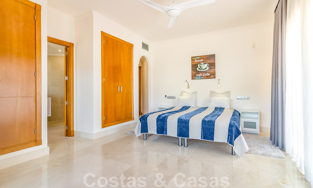 Amplio apartamento totalmente renovado con impresionantes vistas al mar en venta en un prestigioso complejo en Nueva Andalucía 20182