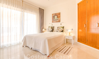 Amplio apartamento totalmente renovado con impresionantes vistas al mar en venta en un prestigioso complejo en Nueva Andalucía 20185 
